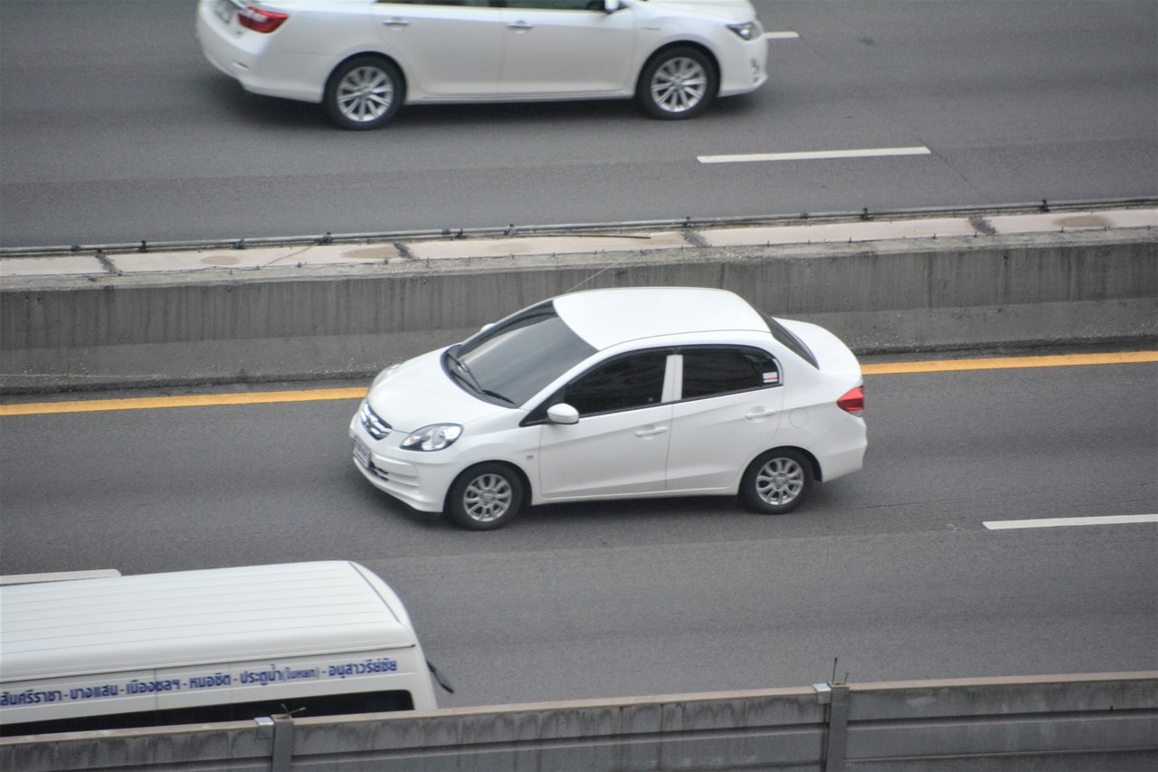 First-generation Honda Amaze (DF1, 2013–2016 pre-facelift), front three-quarter