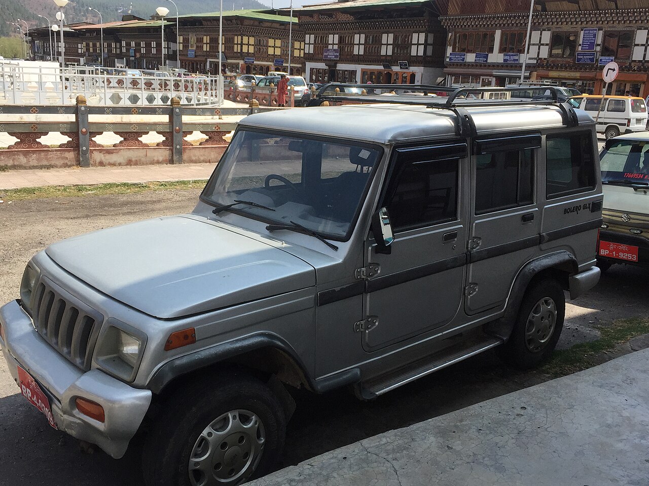 Mahindra Bolero GLX second generation (pre-2011), front three-quarter, Paro