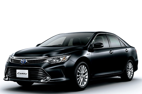 India-spec Toyota Camry XV50 facelift hybrid (2015–2019), Attitude Black, OEM press front three-quarter