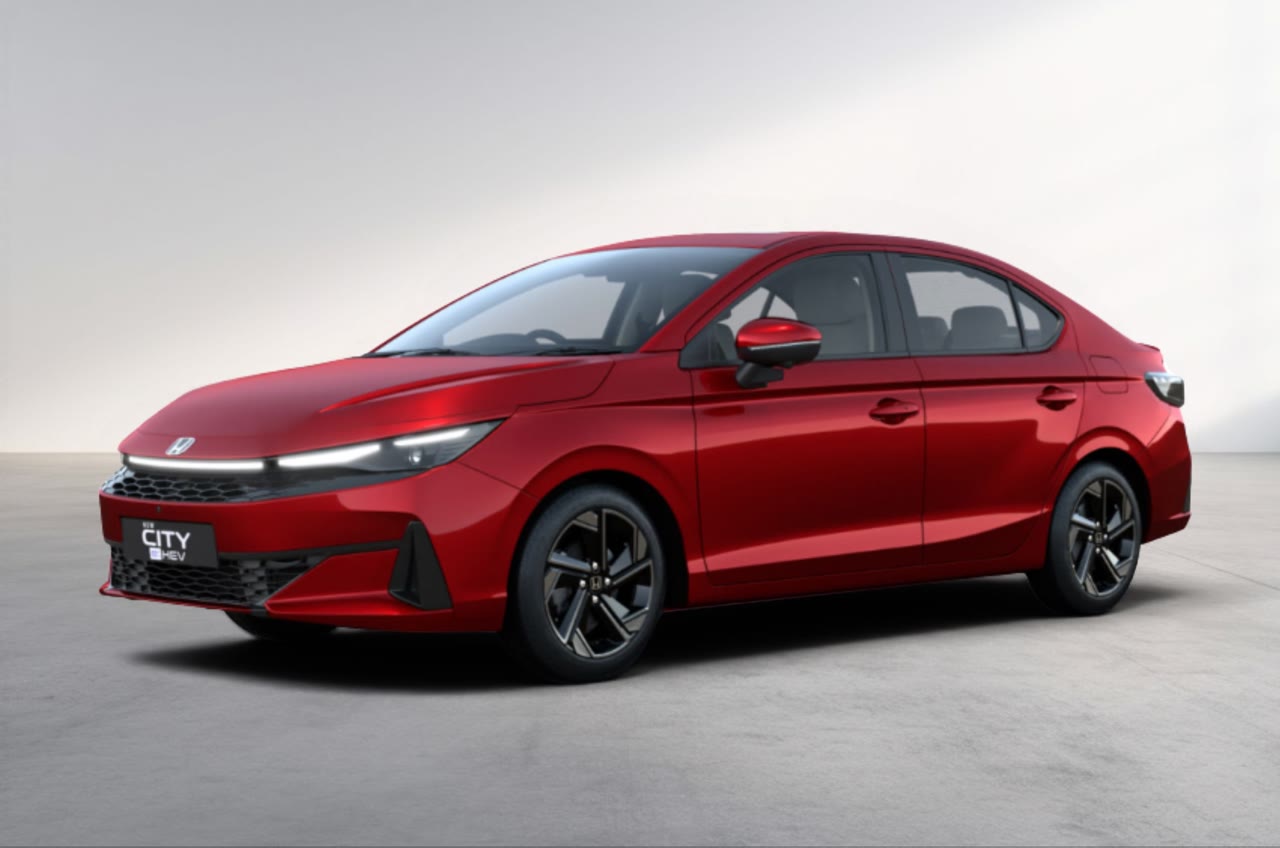 Current India-spec Honda City facelift e:HEV, Radiant Red Metallic, front three-quarter studio