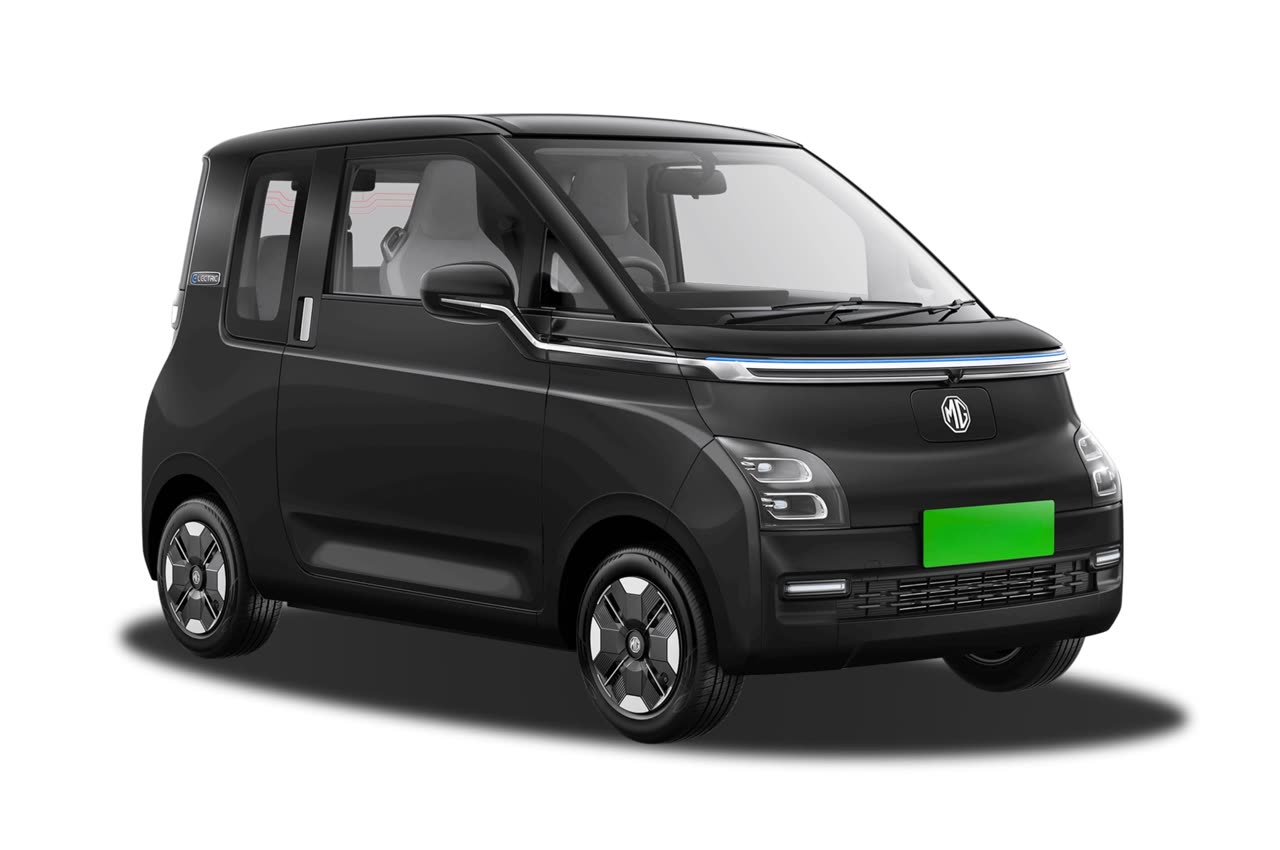 Current India-spec MG Comet EV in Starry Black, front three-quarter studio with green EV plate