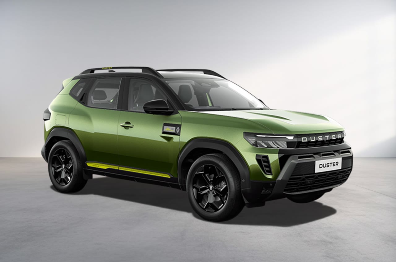 Current India-spec Renault Duster (third generation) in Jade Mountain Green, front three-quarter studio