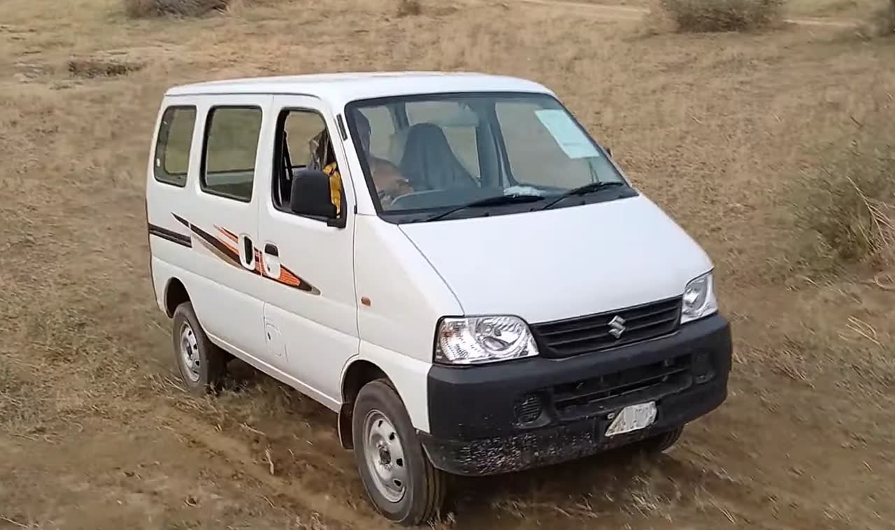 White Maruti Suzuki Eeco first generation, India, front three-quarter