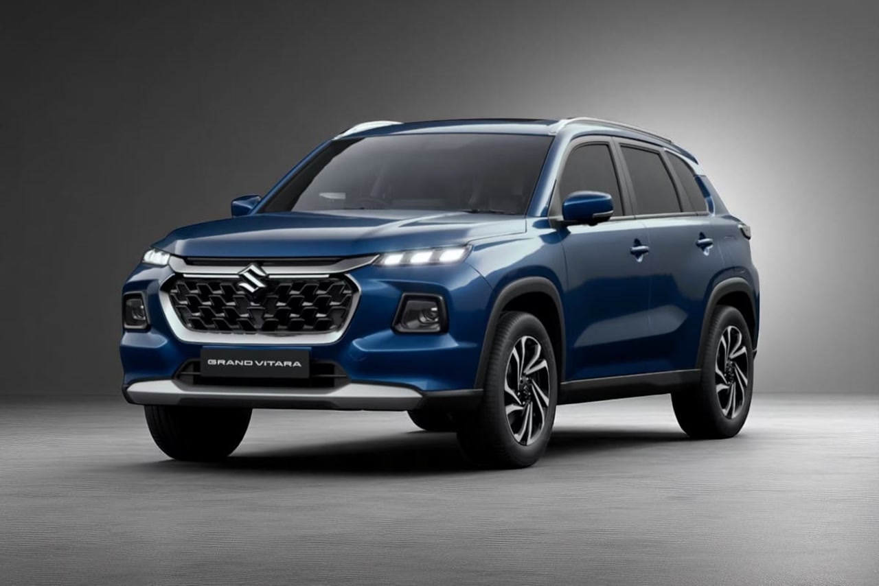 Current India-spec Maruti Suzuki Grand Vitara in Nexa Blue, front three-quarter studio