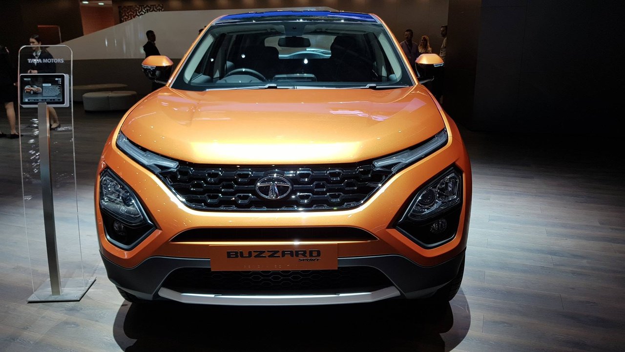 2019 Tata Buzzard Sport (Harrier) at Geneva, Calisto Copper, front view