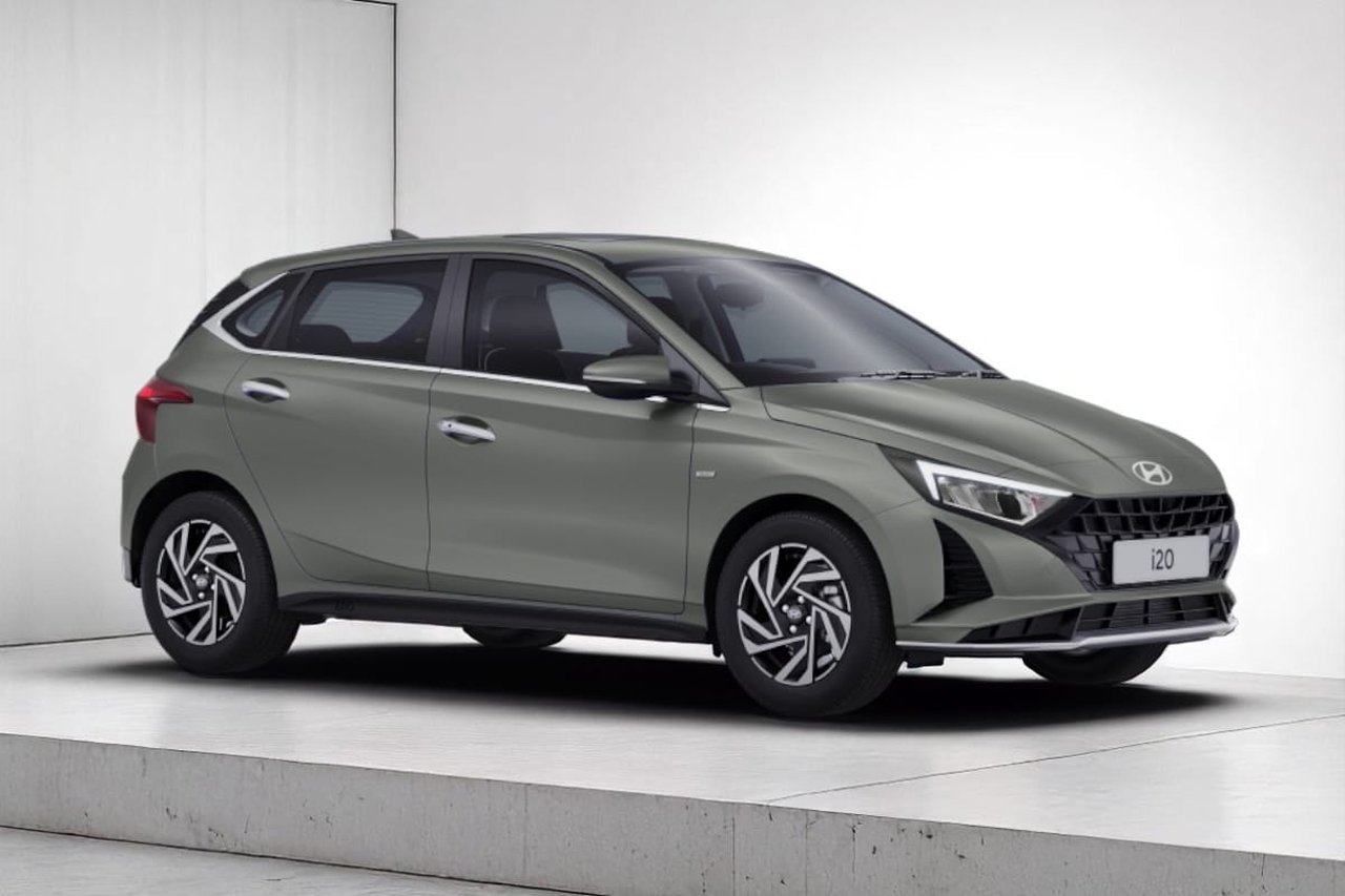 Current India-spec Hyundai i20 facelift in Amazon Grey, front three-quarter studio