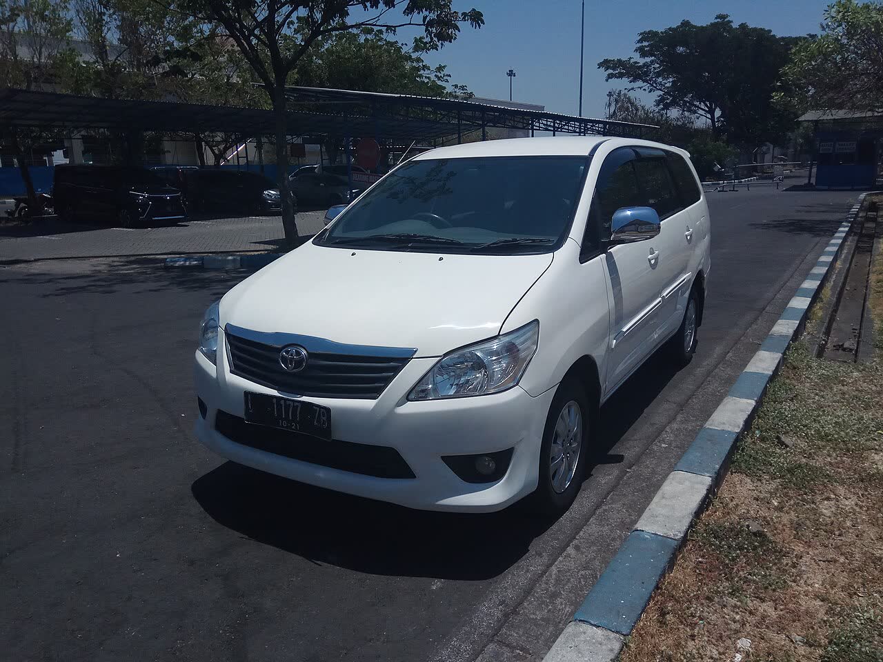 2011–12 Toyota Innova first-generation second facelift, front three-quarter