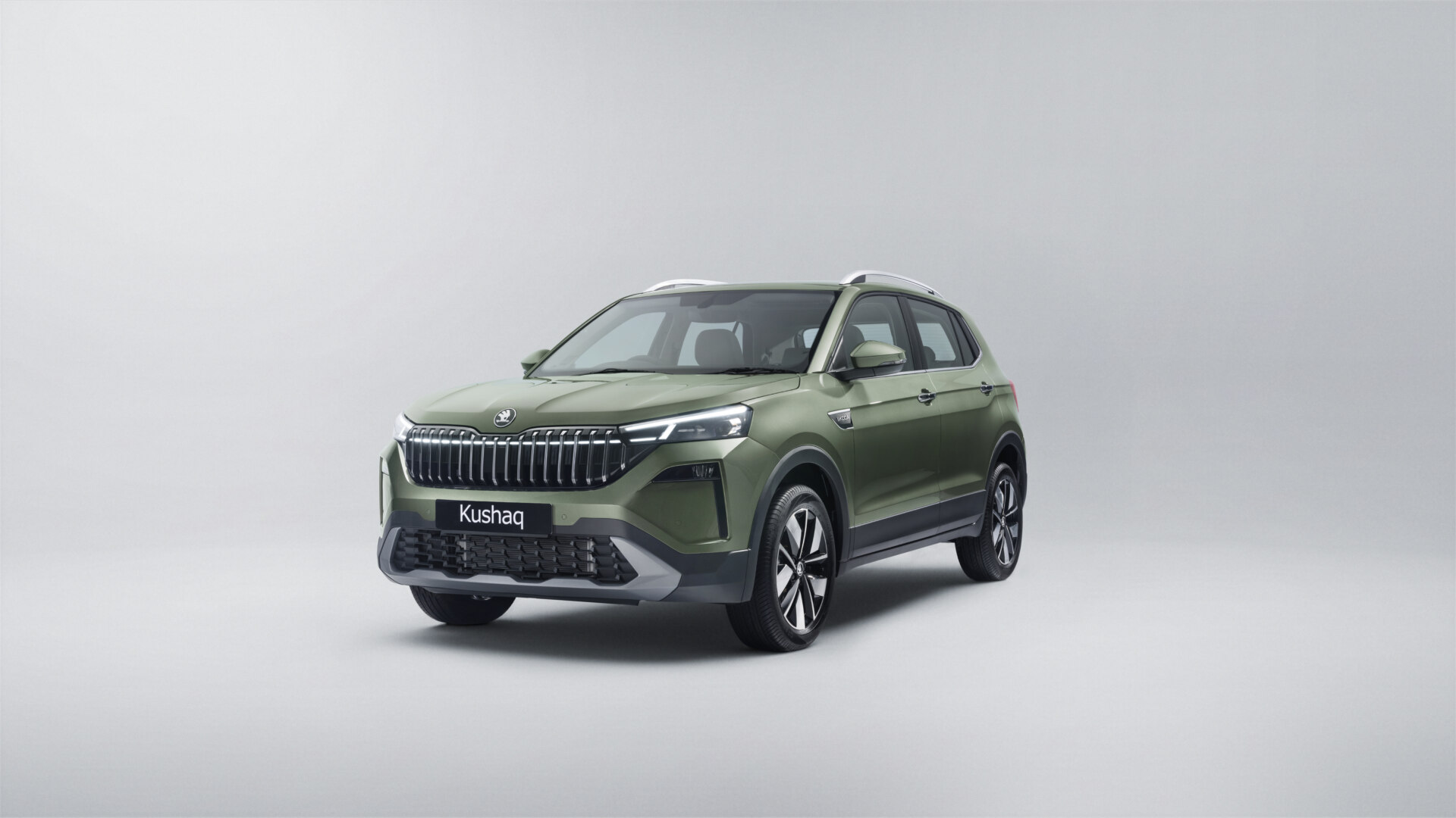 Current India-spec Skoda Kushaq facelift, Shimla Green, front three-quarter studio