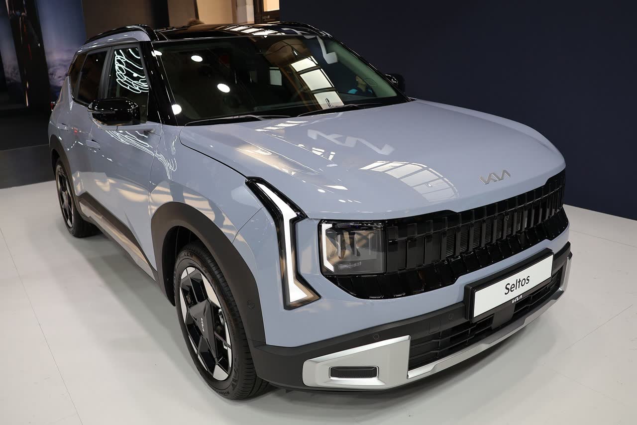 Second-generation Kia Seltos (SP3) at the 2026 Poznań Motor Show, front three-quarter