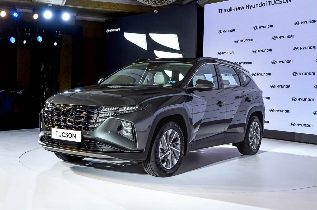 India-spec Hyundai Tucson fourth-generation LWB, OEM press front three-quarter