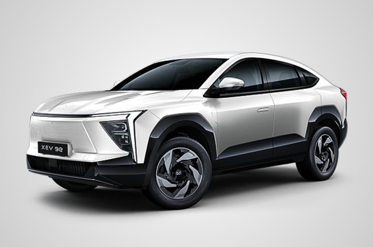 Current India-spec Mahindra XEV 9e in Everest White, front three-quarter studio