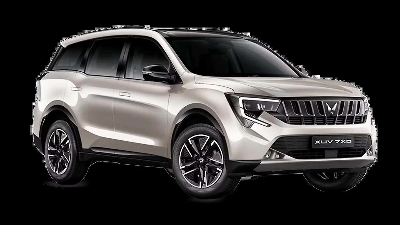 Current India-spec Mahindra XUV 7XO, pearl white dual-tone, front three-quarter studio
