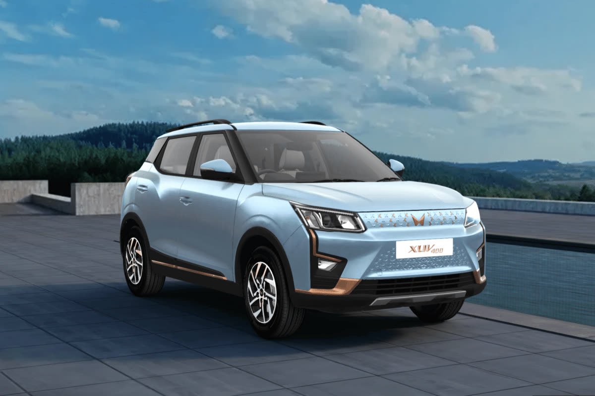 Current India-spec Mahindra XUV 400, Arctic Blue, front three-quarter official press shot