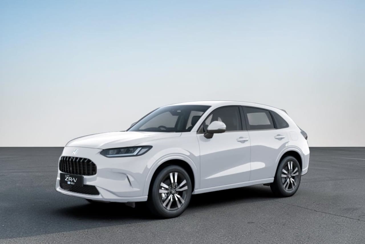 Current India-spec Honda ZR-V e:HEV in Platinum White Pearl, front three-quarter studio